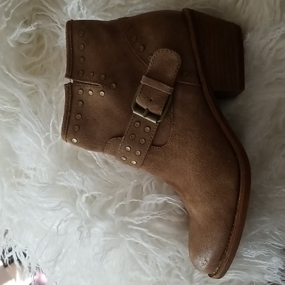 Boots - Picture 3 of 4